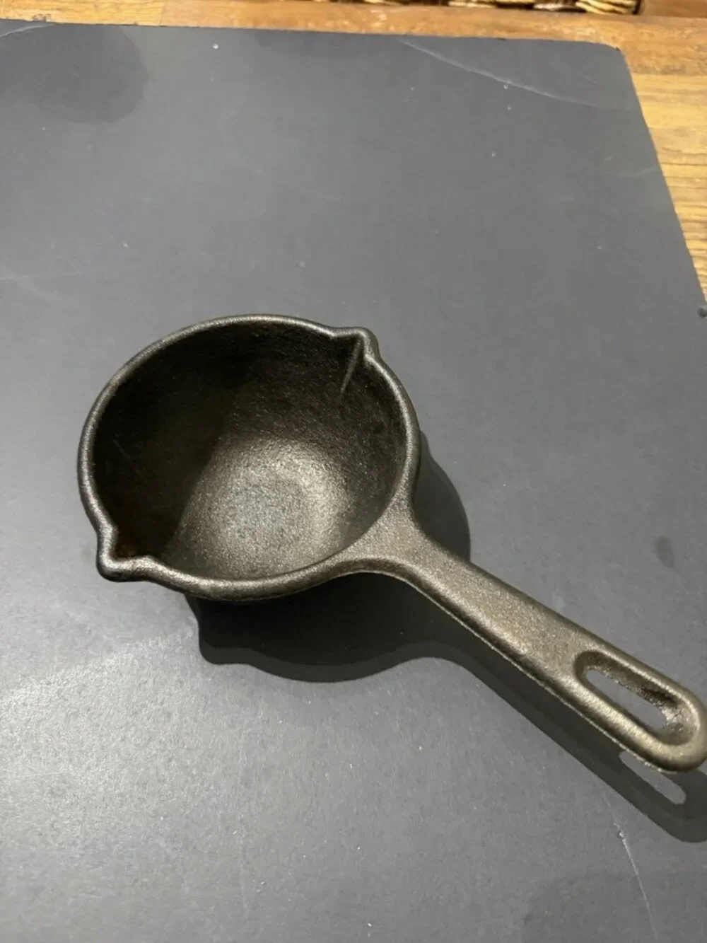 Lodge Cast Iron MPR Double Spout 2 Cup Sauce Pan Ladle Melting Pot
